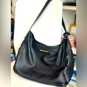 Genuine Leather Authentic Michael Kors shoulder bag